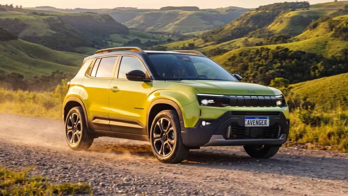 Jeep Avenger é lançado a partir de R$ 114,9 mil e se torna híbrido mais acessível do Brasil
