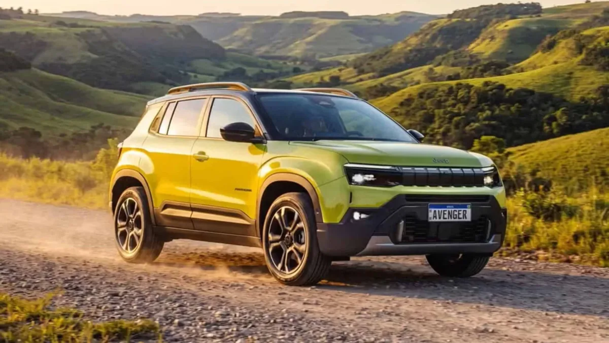 Jeep Avenger é lançado a partir de R$ 114,9 mil e se torna híbrido mais acessível do Brasil