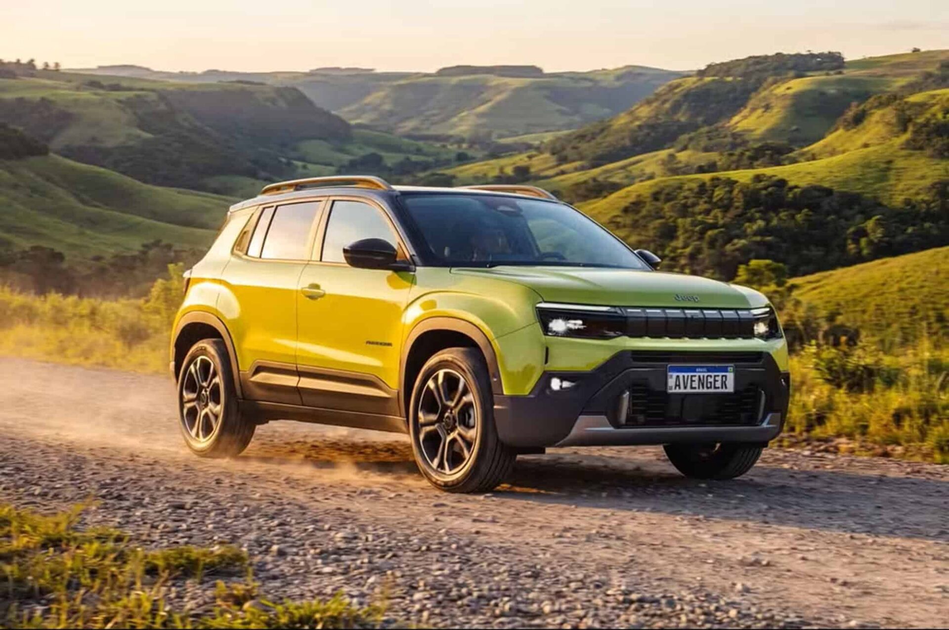 Jeep Avenger é lançado a partir de R$ 114,9 mil e se torna híbrido mais acessível do Brasil