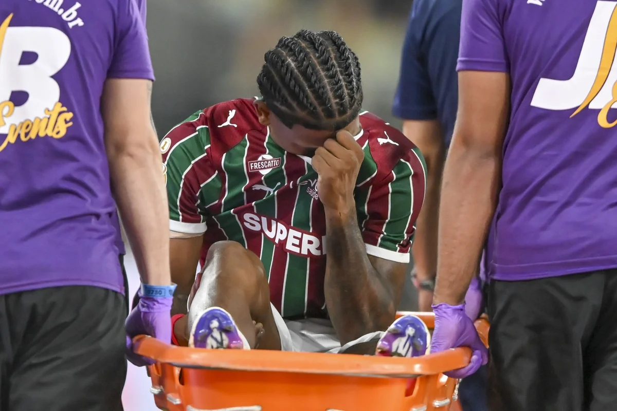 John Kennedy, artilheiro do Fluminense, passará por cirurgia no joelho após lesão