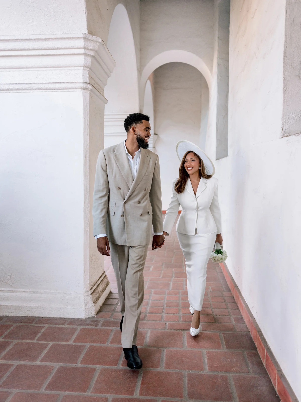 Jordyn Woods e Karl-Anthony Towns celebram casamento em Malibu com vista para o oceano