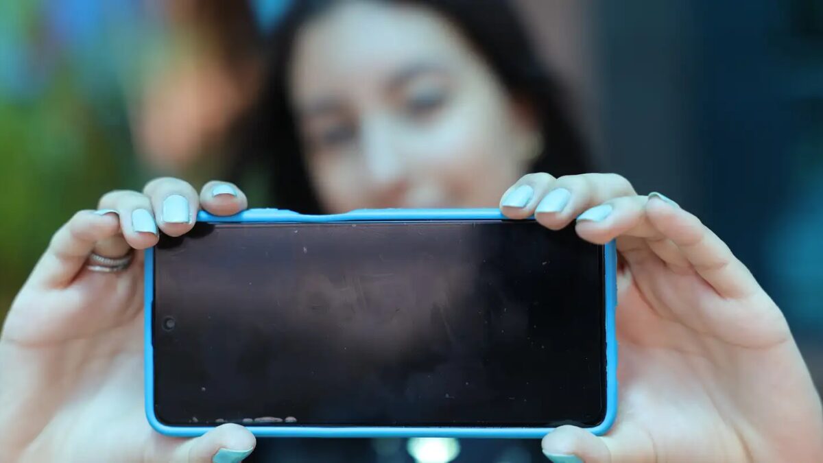Jovens de 13 a 18 anos pedem mudanças na internet, revela pesquisa do Instituto Alana
