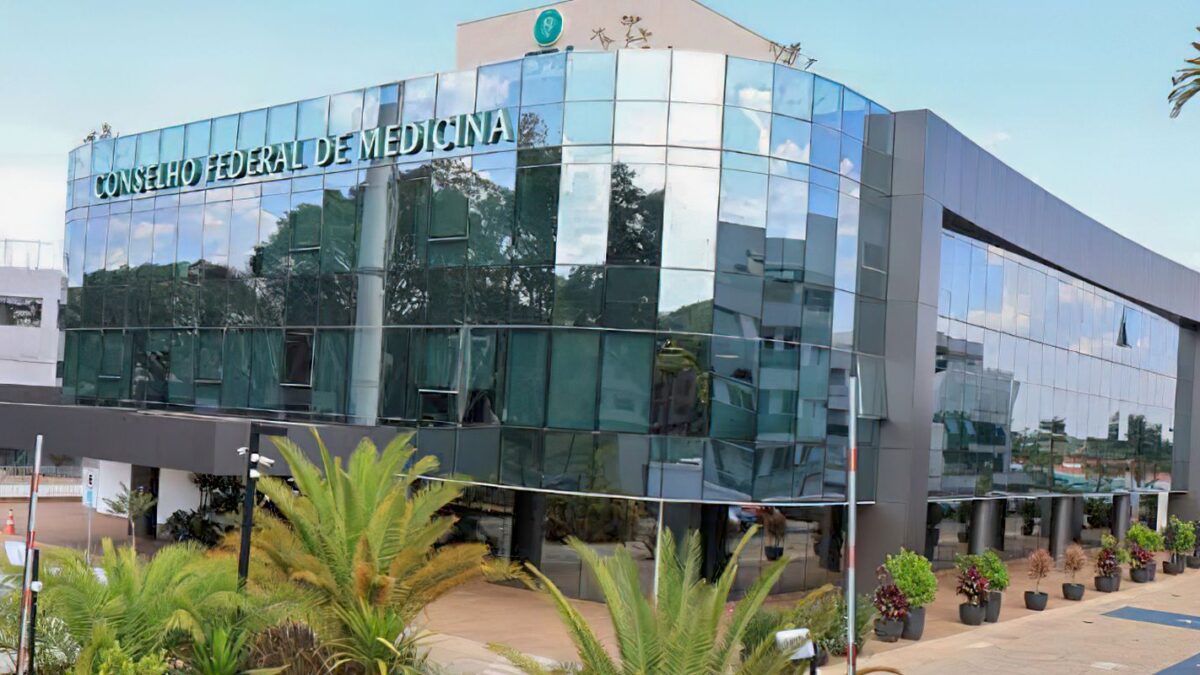 Justiça suspende norma que permite dentistas realizarem harmonização facial