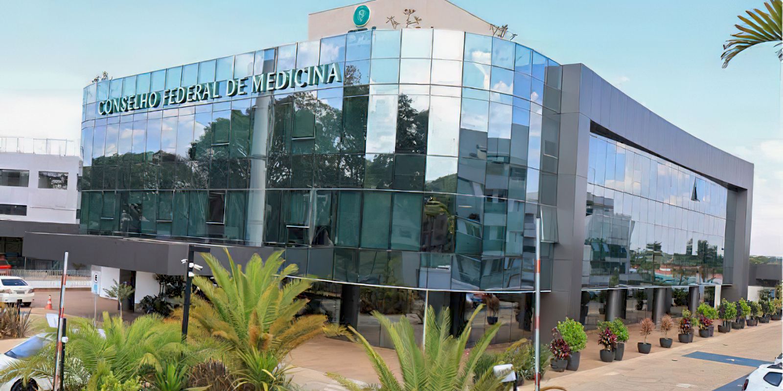 Justiça suspende norma que permite dentistas realizarem harmonização facial