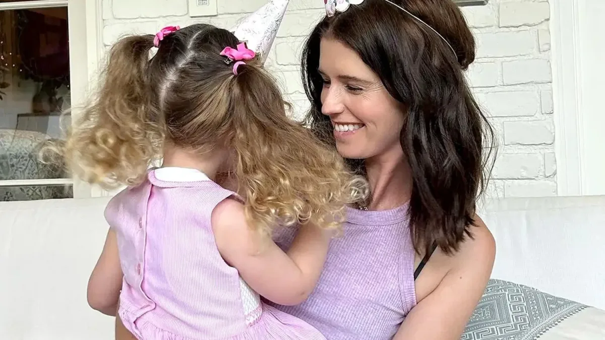 Katherine Schwarzenegger celebra 6 anos da filha Lyla com passeio a cavalo