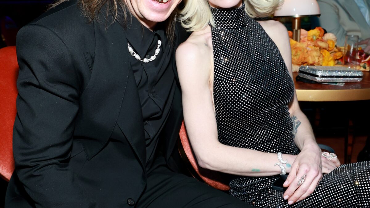Kelly Osbourne e Sid Wilson encerram noivado após meses de desentendimentos