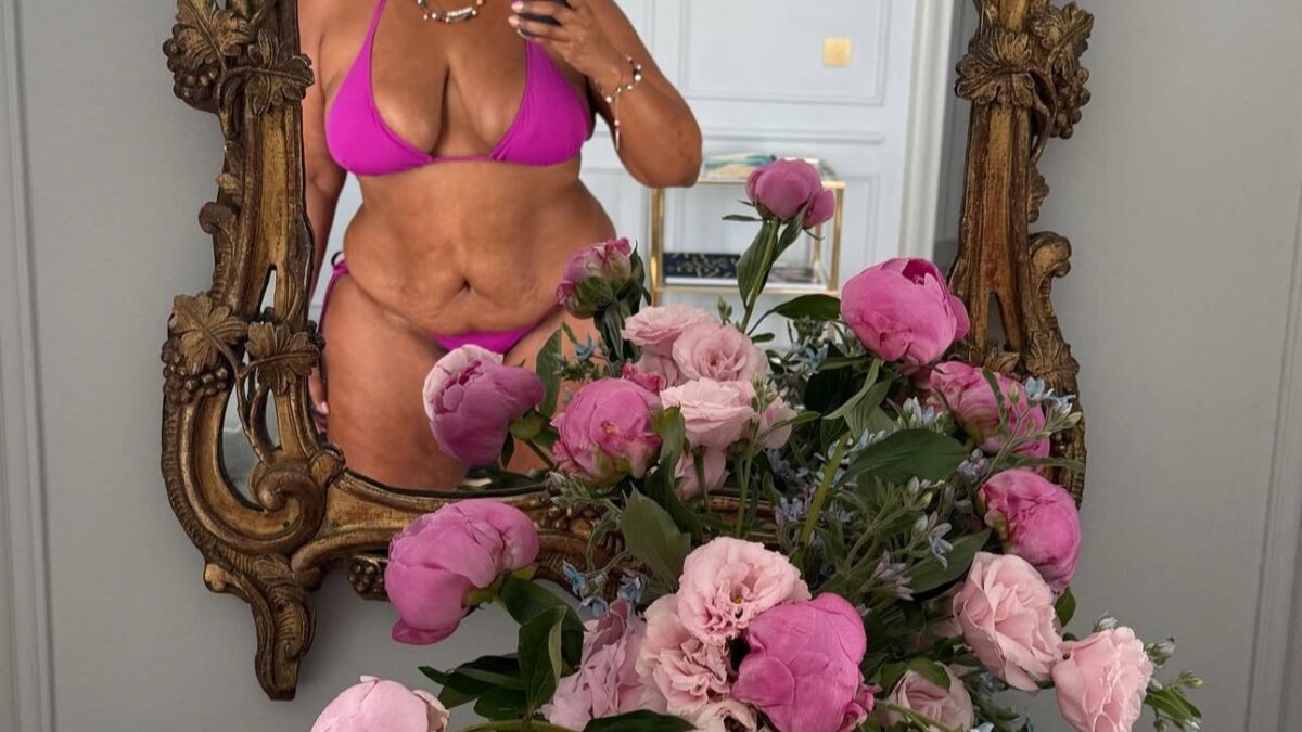 Lizzo exibe biquíni e celebra o "Mês da Libertação Gorda" em redes sociais