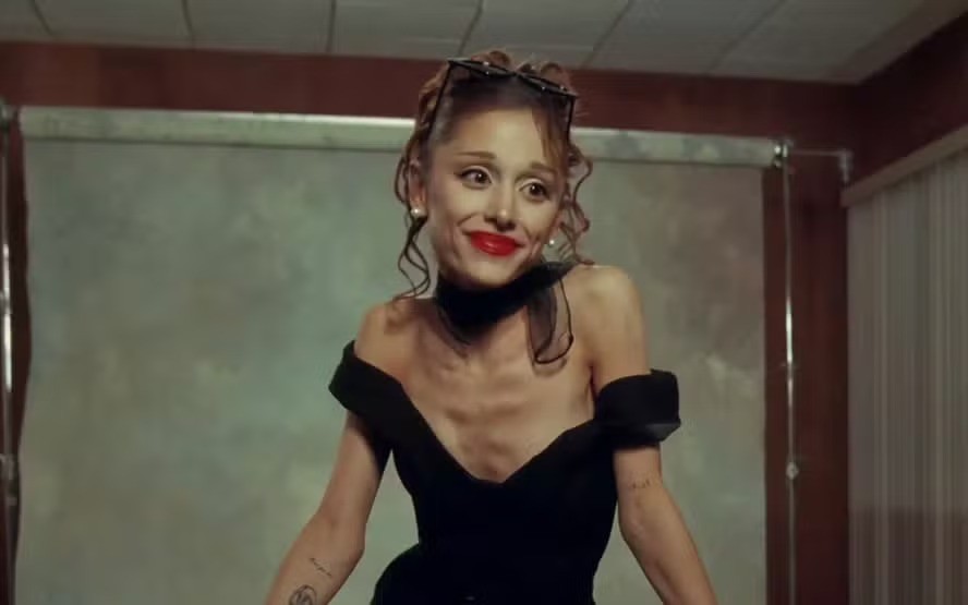 Mãe de Ariana Grande elogia filha após anúncio de pausa na carreira: 'Você é magnífica'