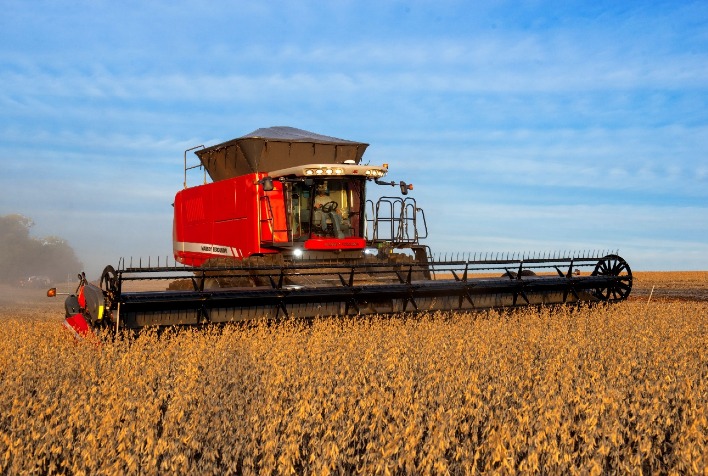 Manutenção preventiva de máquinas agrícolas é essencial para evitar paradas na safra
