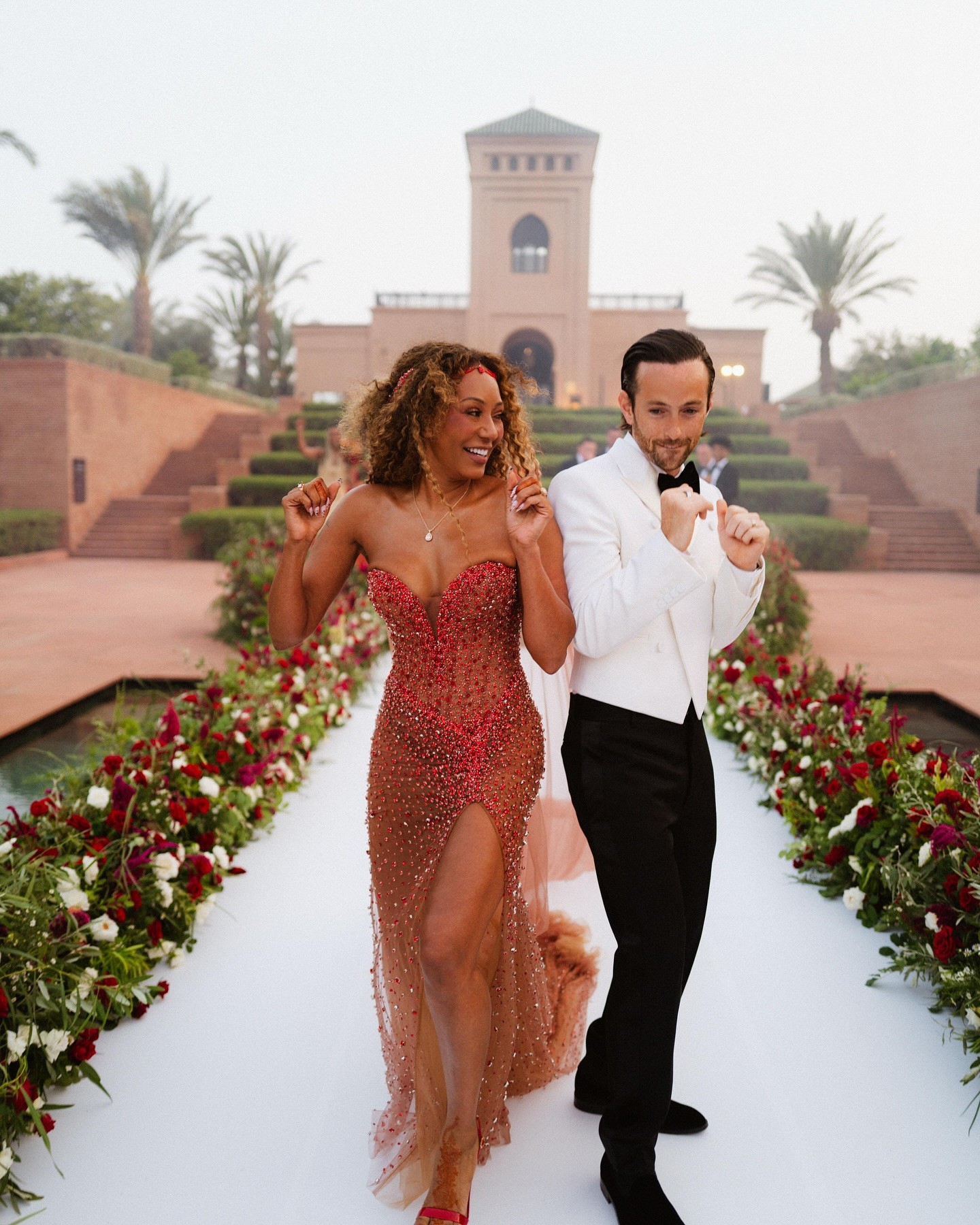 Mel B celebra primeiro aniversário de casamento e revela: "Quero fazer tudo de novo"