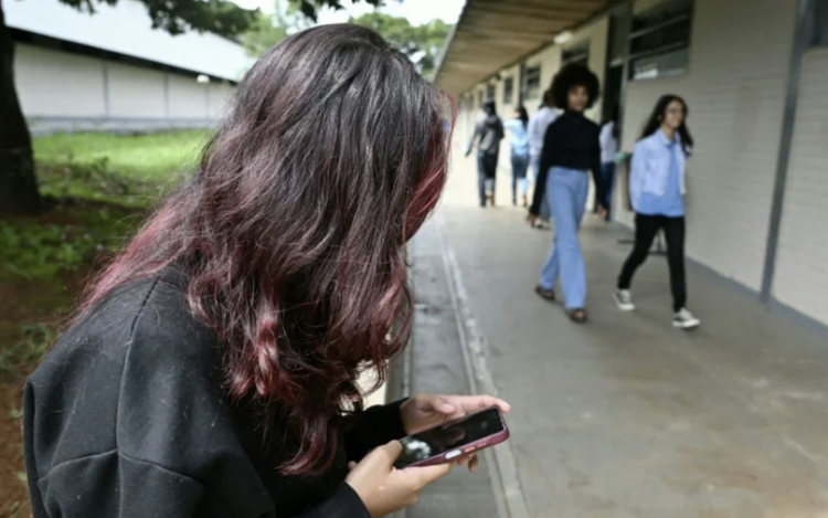 Meta implementa 'modo escola' e proíbe filtros de beleza para adolescentes nos EUA