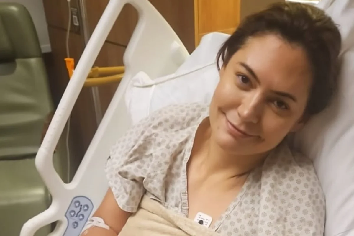 Michelle Bolsonaro compartilha foto no hospital após exames por enxaqueca