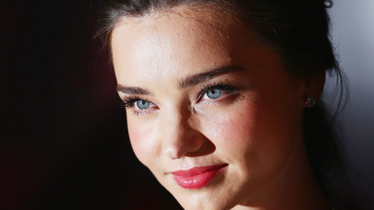 Miranda Kerr elogia Kris Jenner por cirurgia plástica e admite interesse em procedimentos futuros