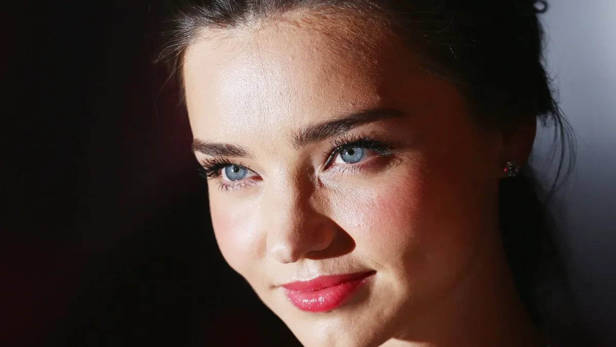 Miranda Kerr elogia Kris Jenner por cirurgia plástica e admite interesse em procedimentos futuros