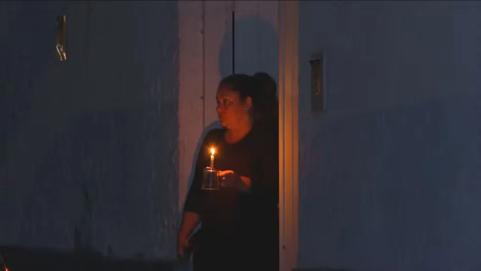 Moradores de bairros ricos no RJ têm luz restabelecida em minutos, periferia aguarda 70 horas