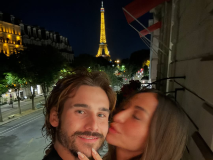 Nicolas Prattes relembra pedido de casamento a Sabrina Sato em Paris: "Estava desesperado"