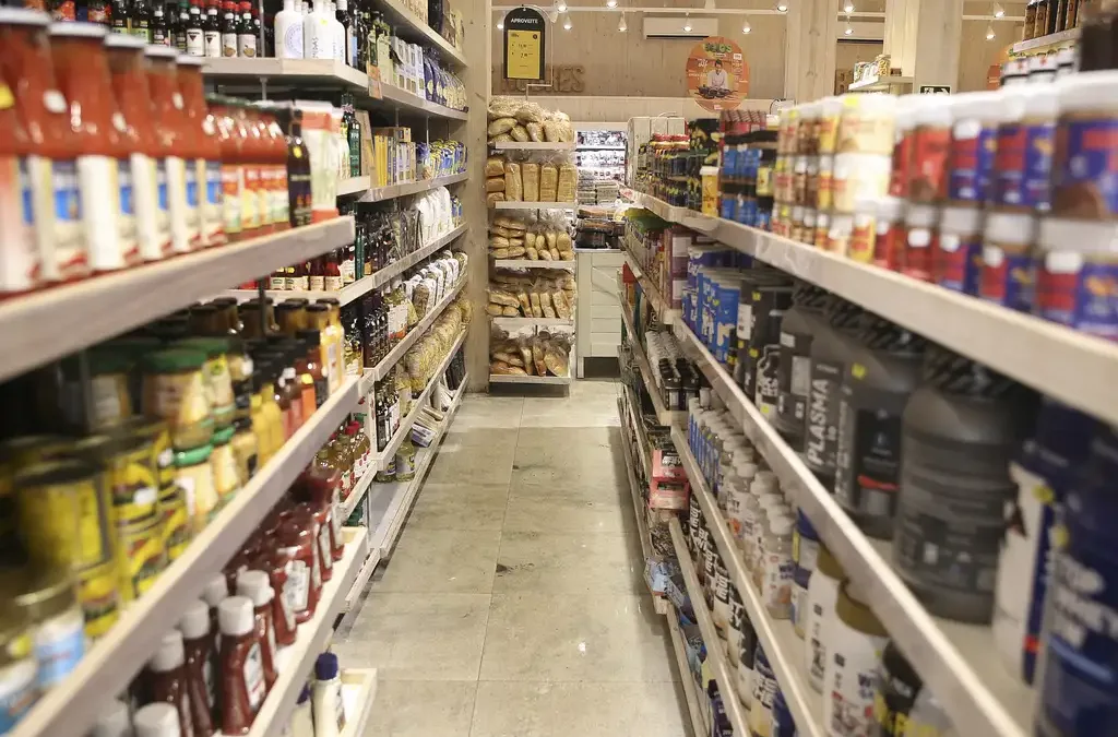 ONU prevê nova alta nos preços dos alimentos até o fim de 2026 devido a conflitos e clima.