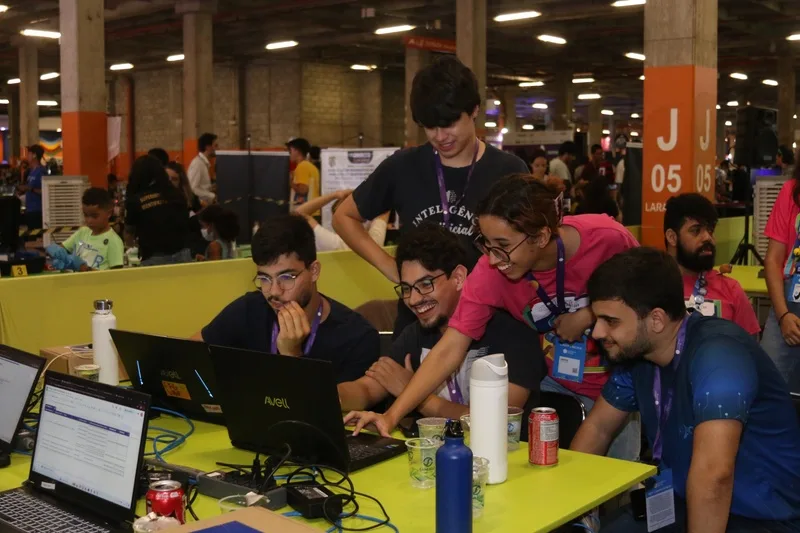 Olimpíada de IA reúne 1.863 estudantes de 19 estados e premia até R$ 420 mil
