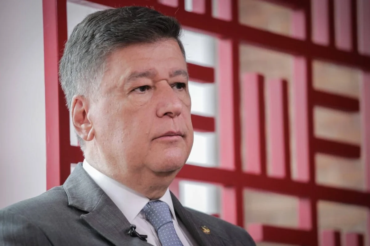 Oposição busca assinaturas para CPMI que investiga Lulinha, filho de Lula