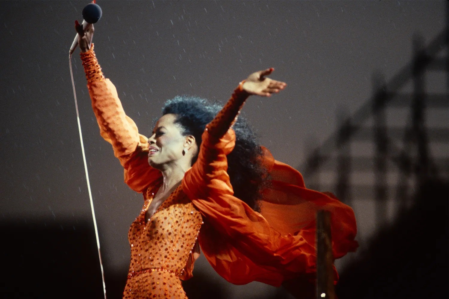 Oprah Winfrey revela que Diana Ross inspirou seus primeiros brincos de diamante