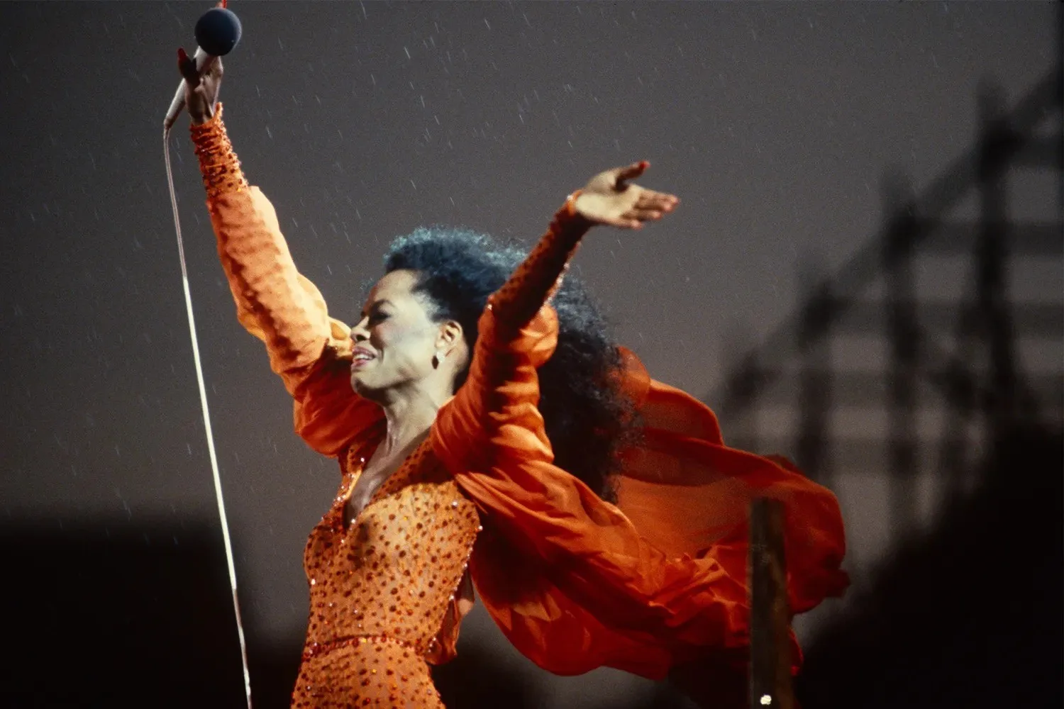 Oprah Winfrey revela que Diana Ross inspirou seus primeiros brincos de diamante