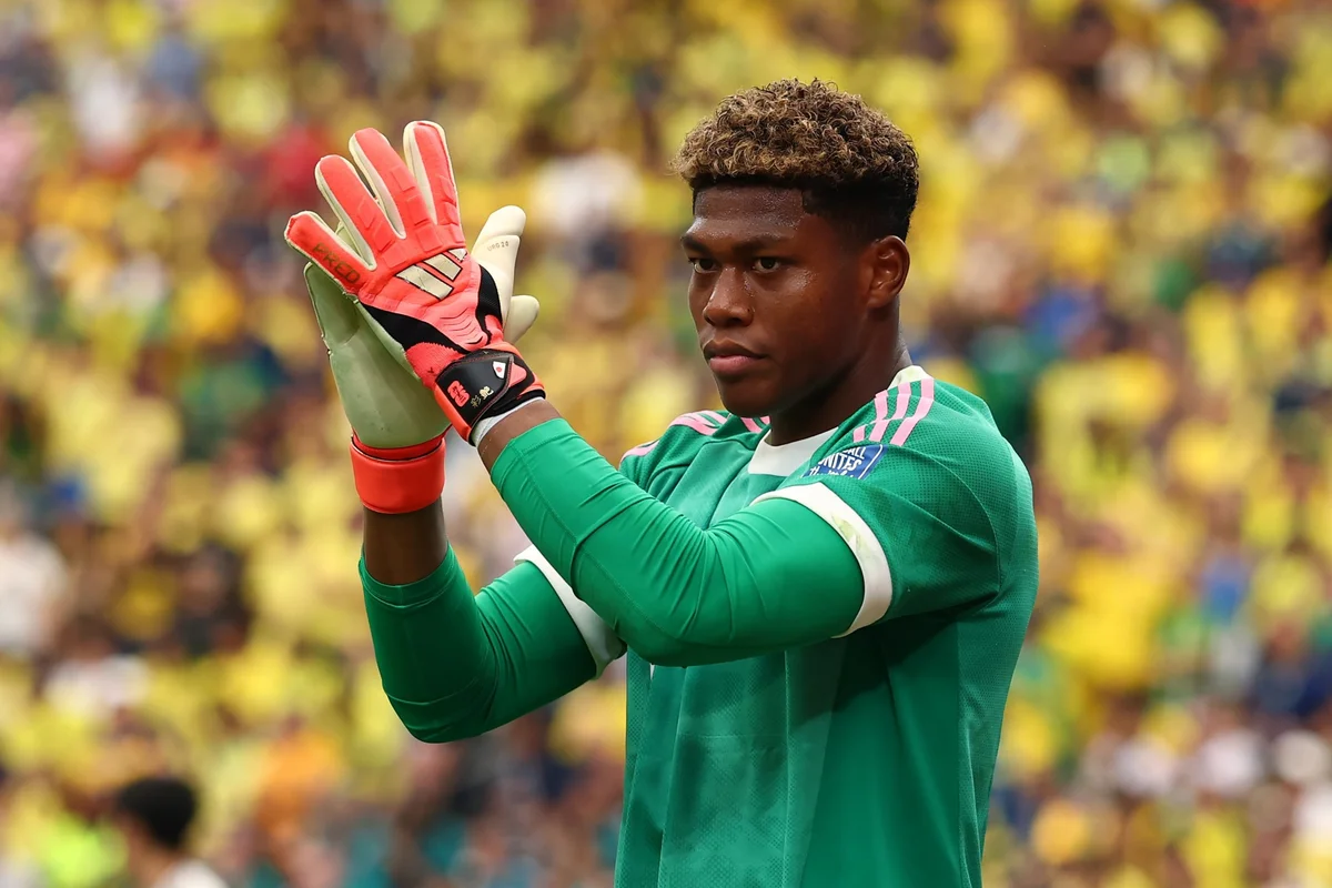 PSG fecha acordo por goleiro japonês Zion Suzuki por R$ 206 milhões