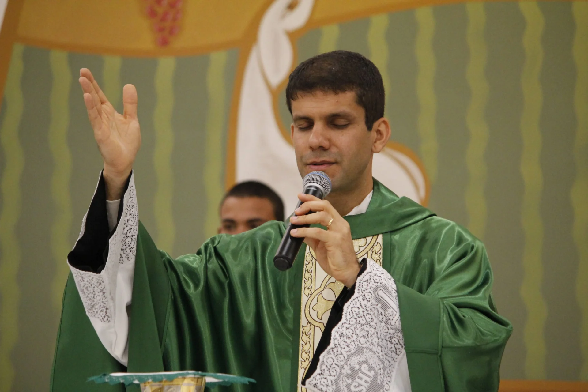 Padre é excomungado em São Paulo por ligação com grupo ultraconservador