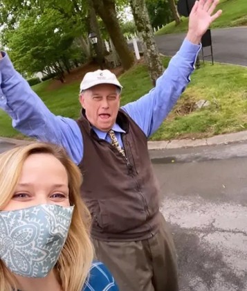 Pai de Reese Witherspoon recebe alta após queda em condomínio de luxo em Nashville