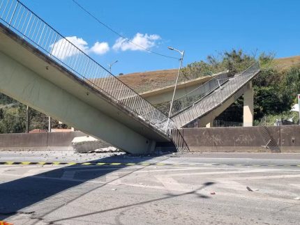 Passarela desaba na Fernão Dias e causa morte de casal em Vargem, SP