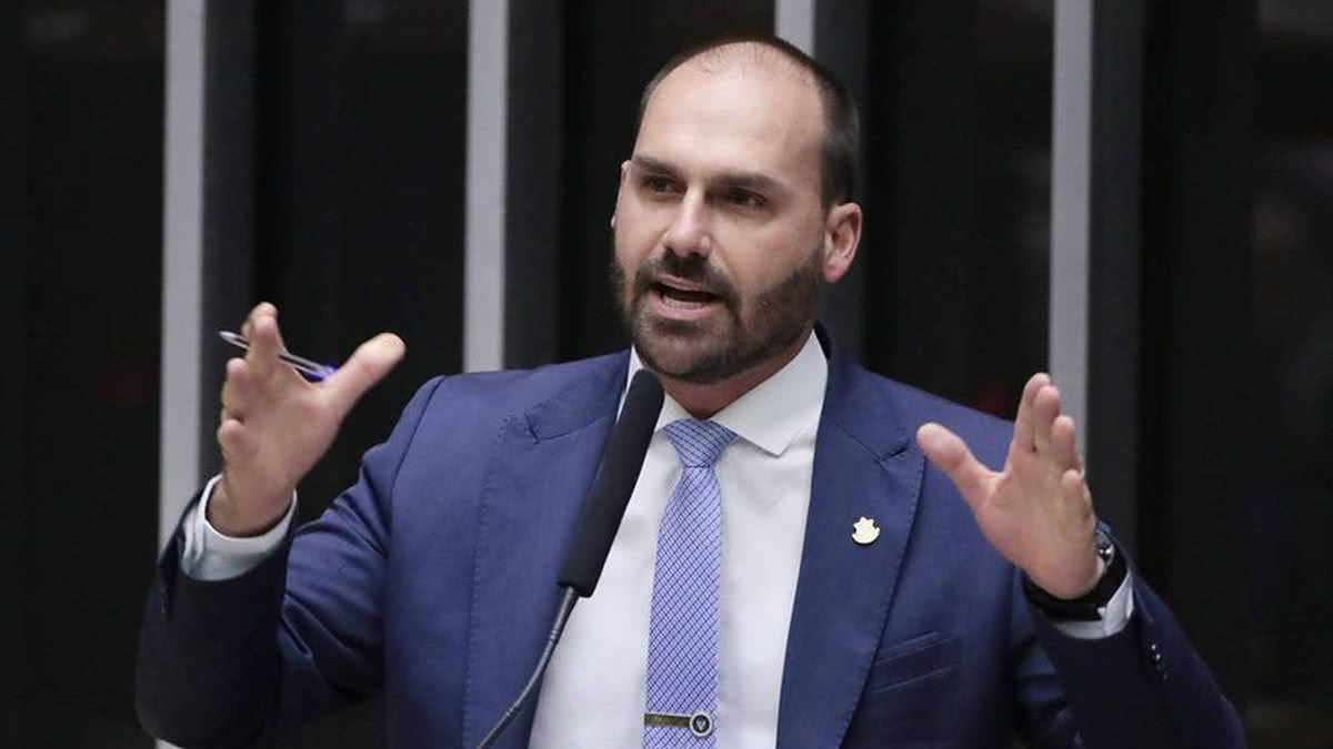 Pedido de demissão de Eduardo Bolsonaro da PF aguarda análise do Ministério da Justiça