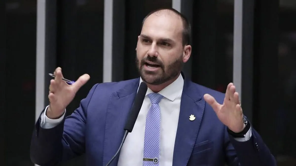 Pedido de demissão de Eduardo Bolsonaro da PF aguarda análise do Ministério da Justiça