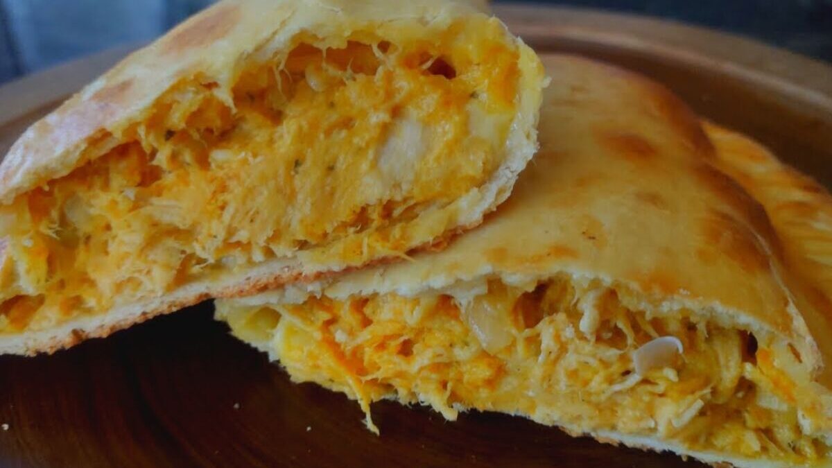 Prepare um calzone de frango rápido e saboroso para a família