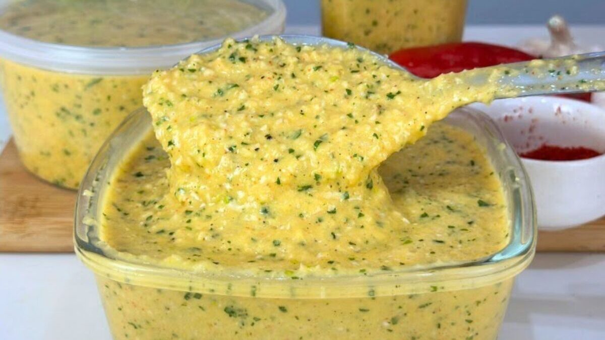 Prepare um tempero de restaurante em casa e transforme suas refeições com praticidade e sabor.