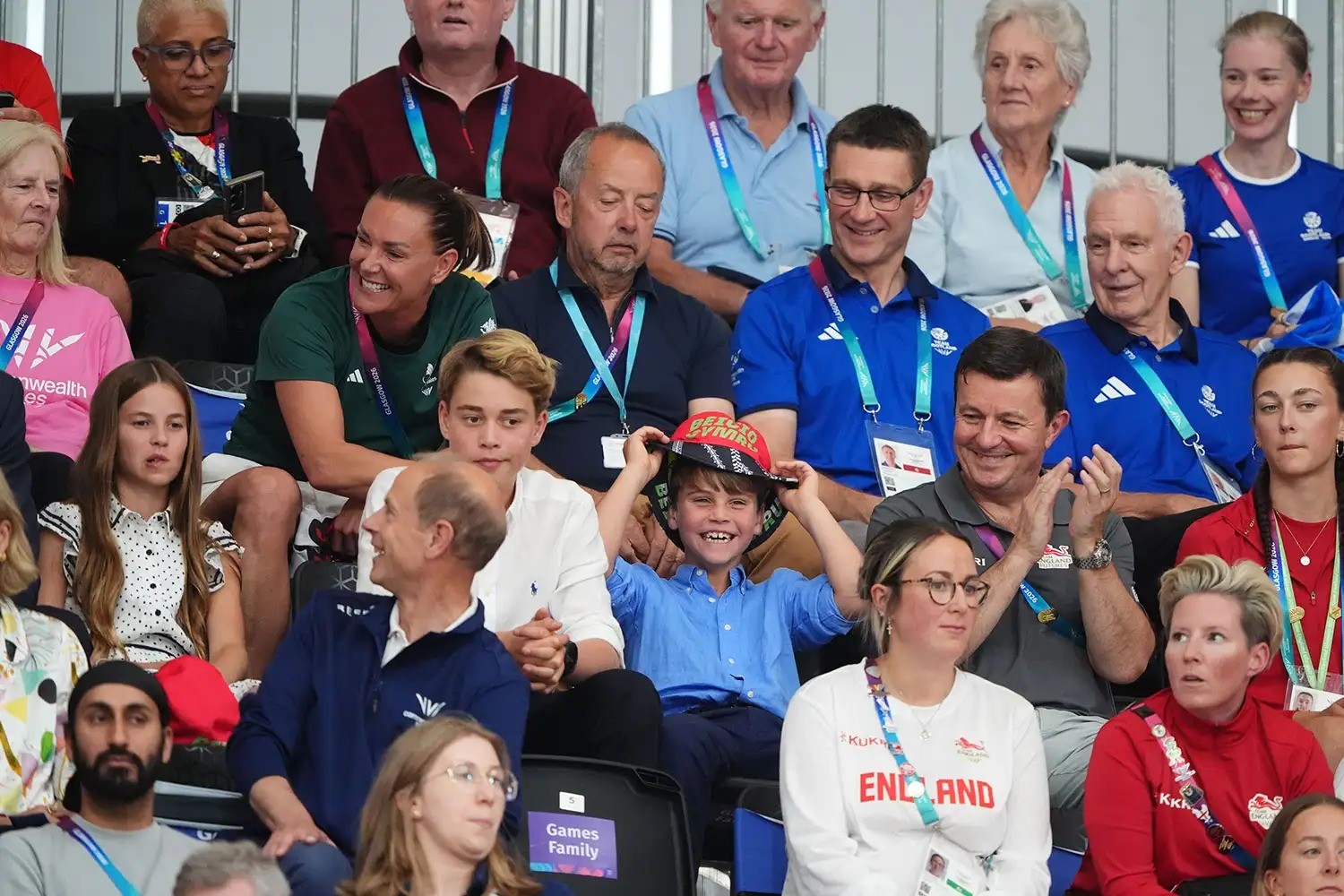 Príncipe Louis e princesa Charlotte mostram momentos de irmandade nos Jogos da Commonwealth em Glasgow