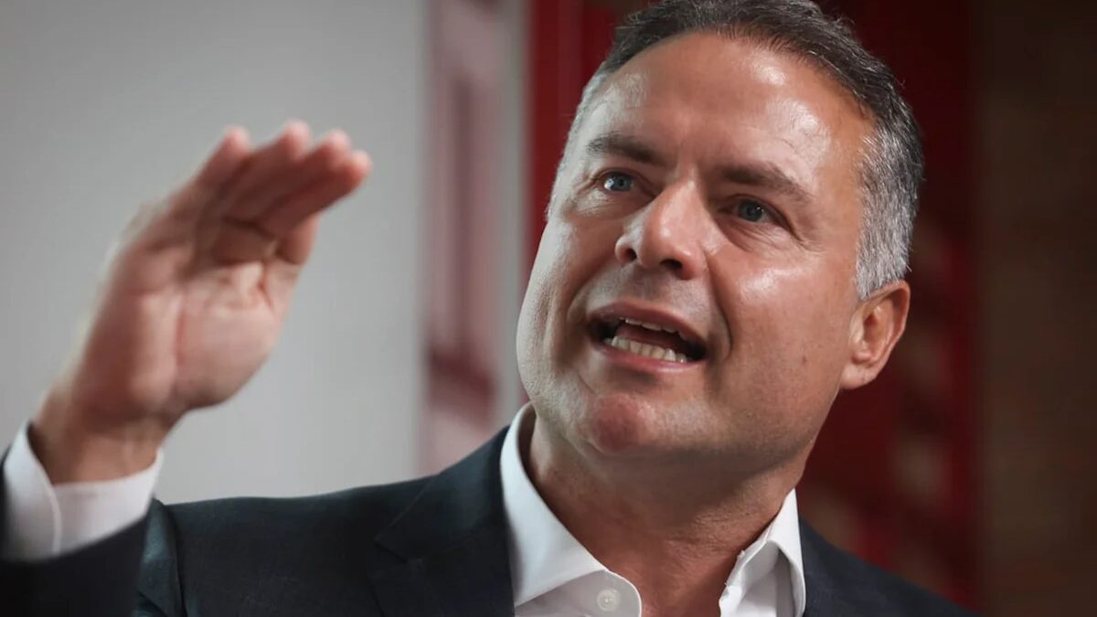 Renan Filho registra candidatura ao governo de Alagoas com Yale Barbosa como vice