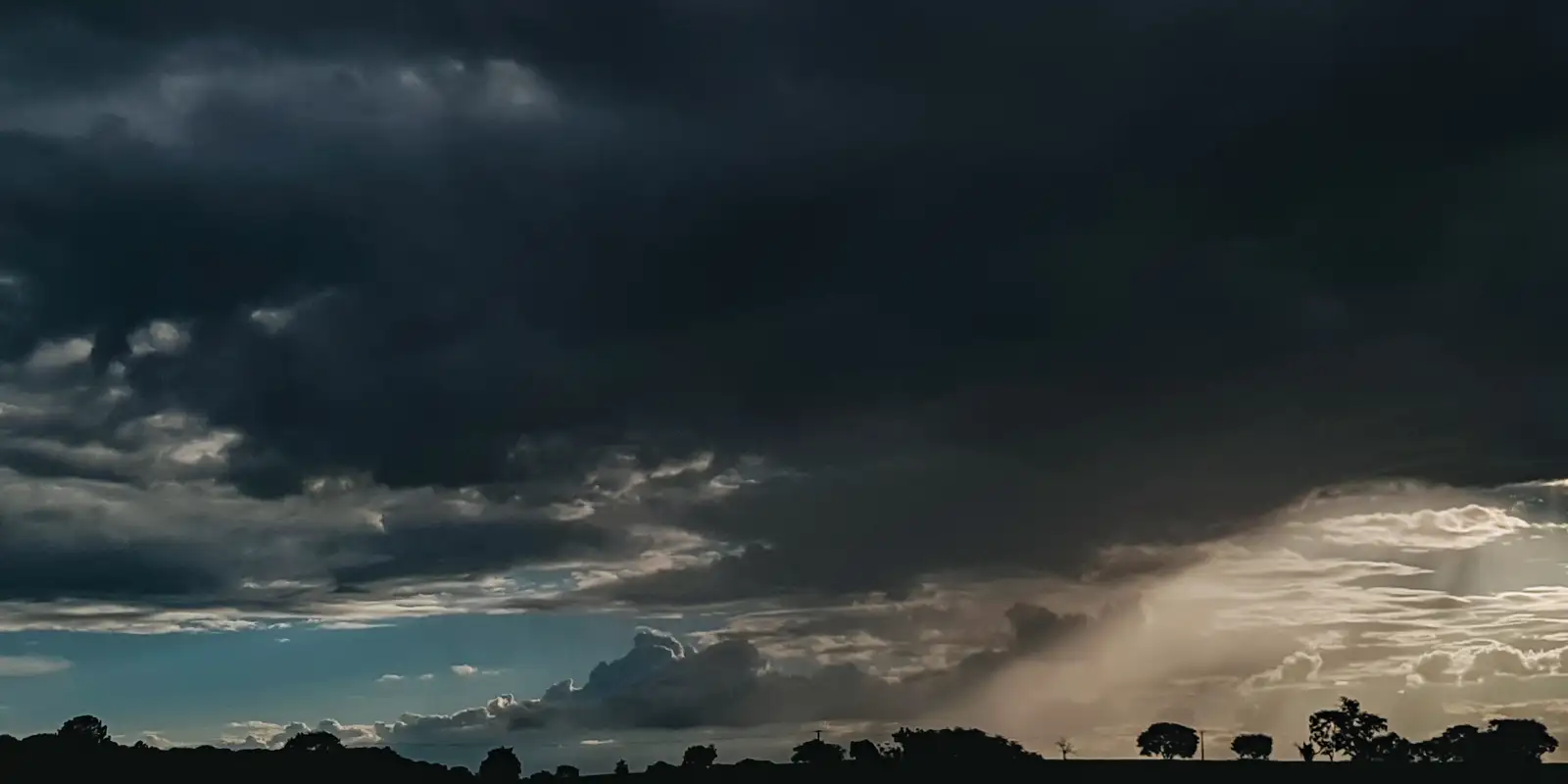 Rio Grande do Sul em alerta vermelho por chuvas intensas e ventos de até 100 km/h