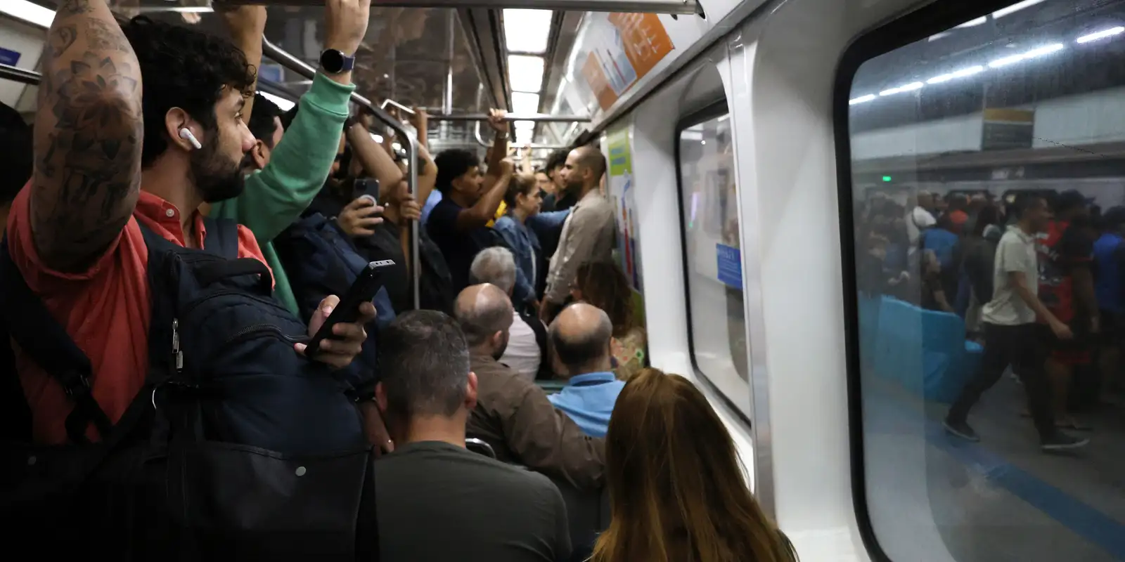 Rio antecipa horários de pico em trens e metrô devido a ventos fortes