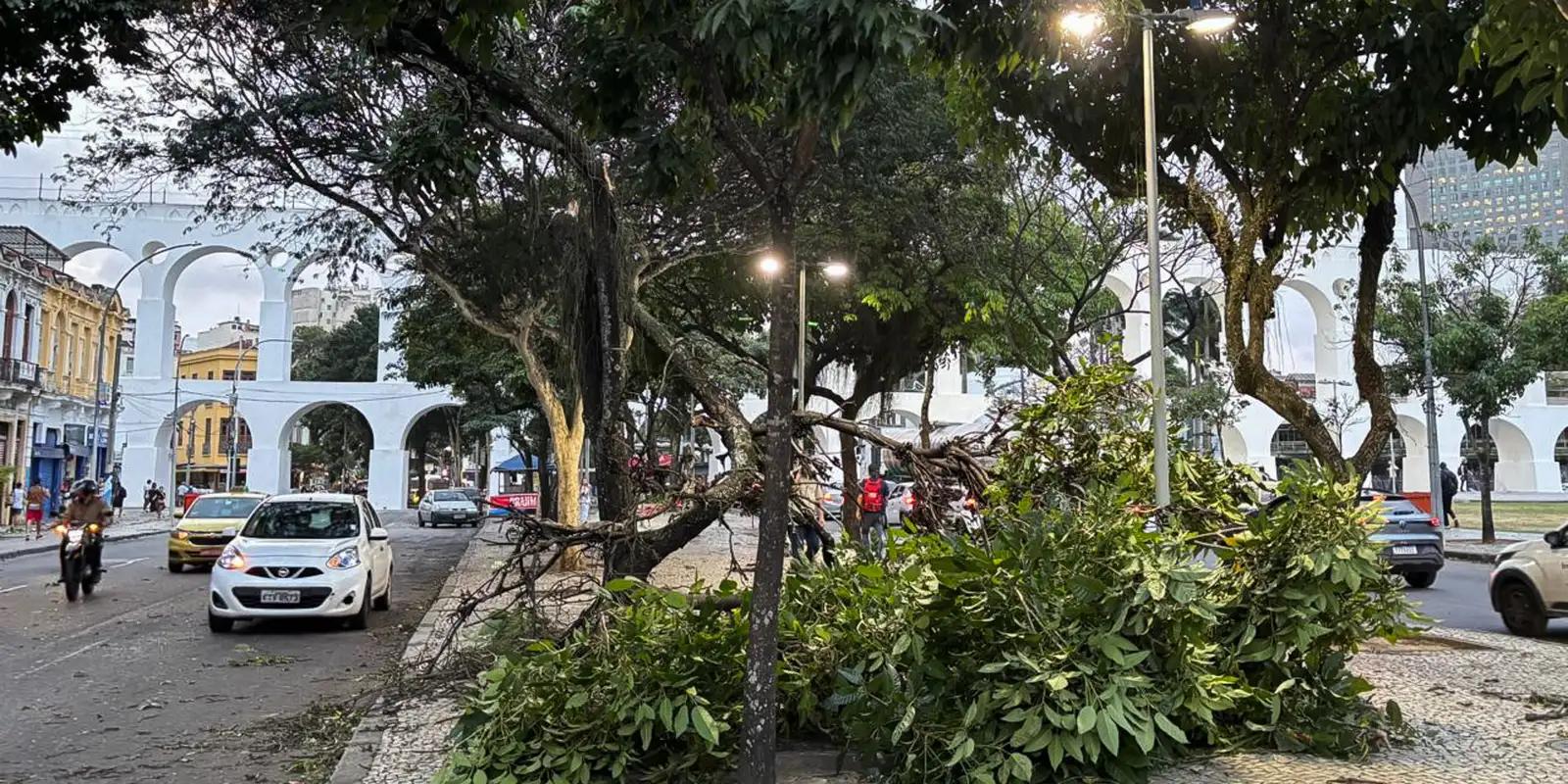 Rio de Janeiro em alerta severo para ventania; aulas suspensas e parques fechados