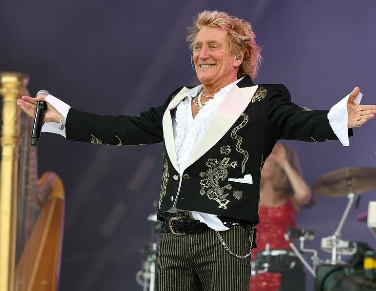 Rod Stewart se recupera bem após procedimento cardíaco e pausa na turnê