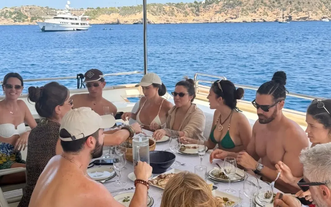 Romana Novais compartilha momentos de lazer em iate com Alok em Ibiza