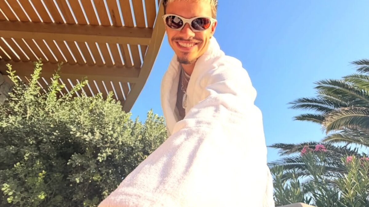 Romeo Beckham compartilha momento de descanso ao ar livre em Instagram