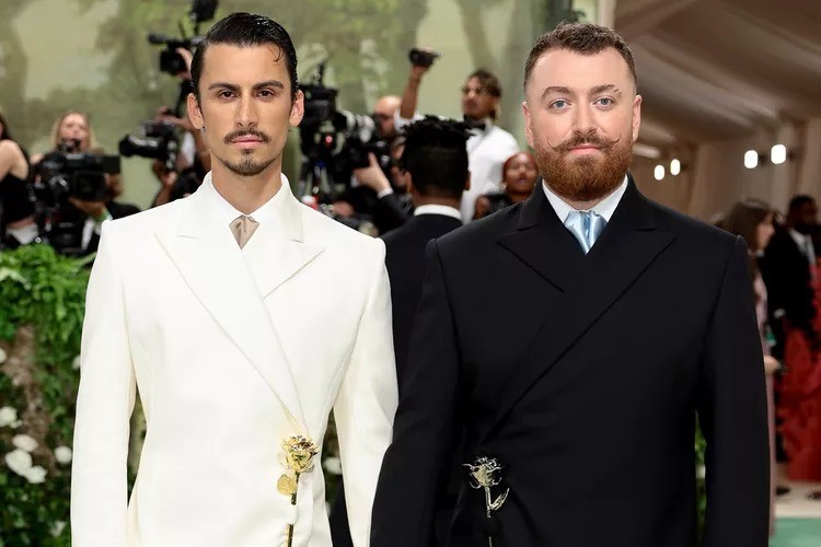 Sam Smith revela que novo álbum é uma homenagem ao amor e ao noivo Christian Cowan