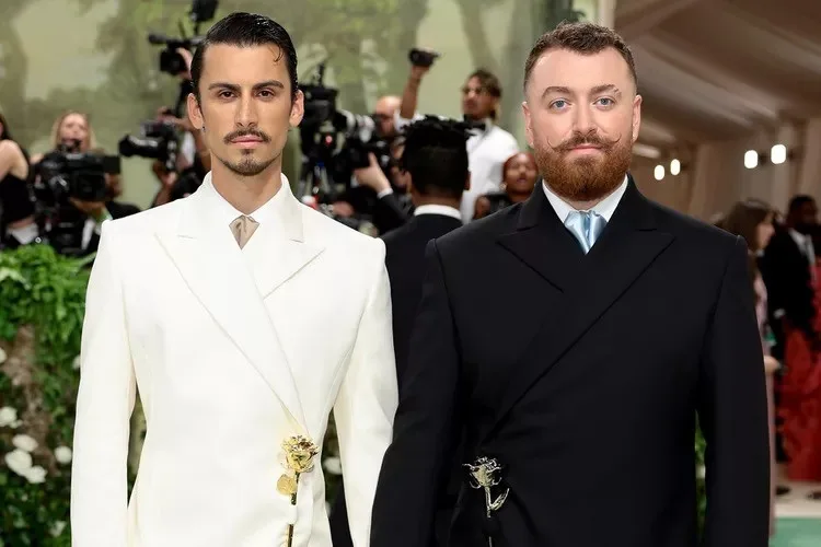 Sam Smith revela que novo álbum é uma homenagem ao amor e ao noivo Christian Cowan