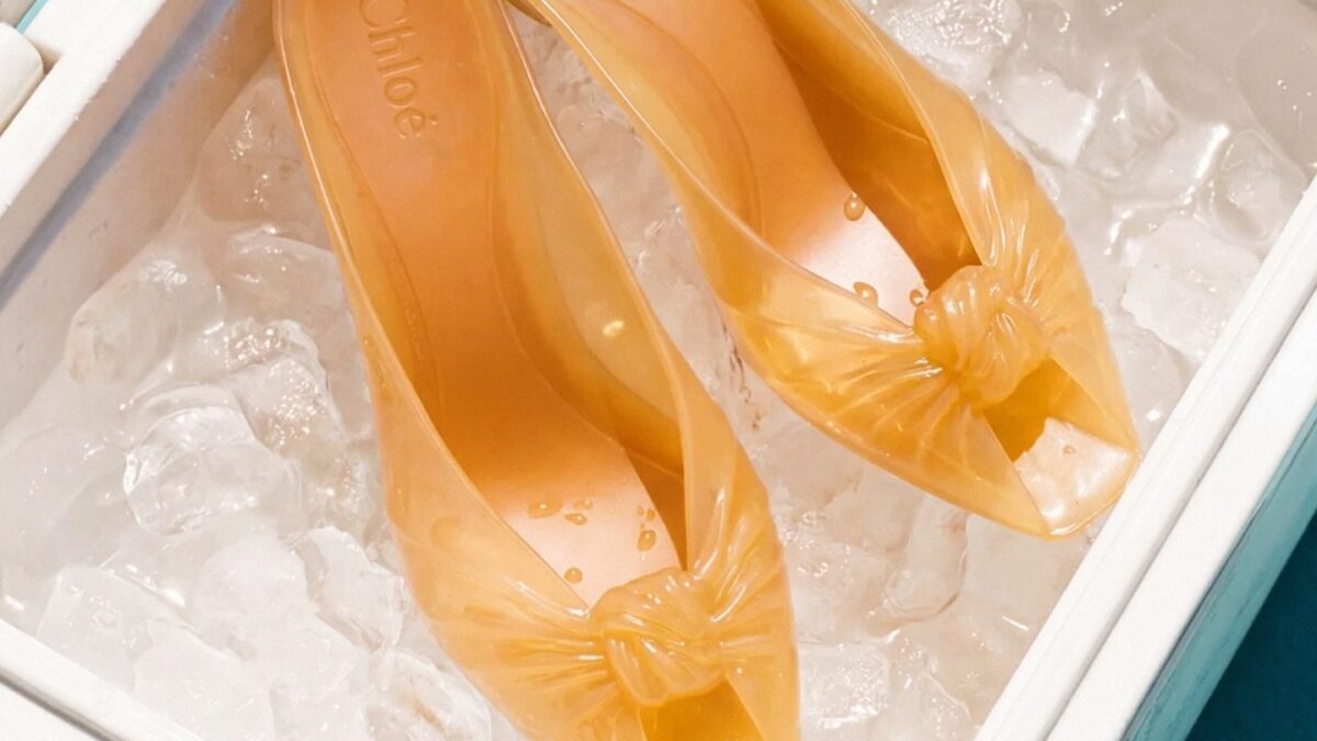 Sandálias jelly dominam a moda e lideram ranking da Lyst em agosto de 2023