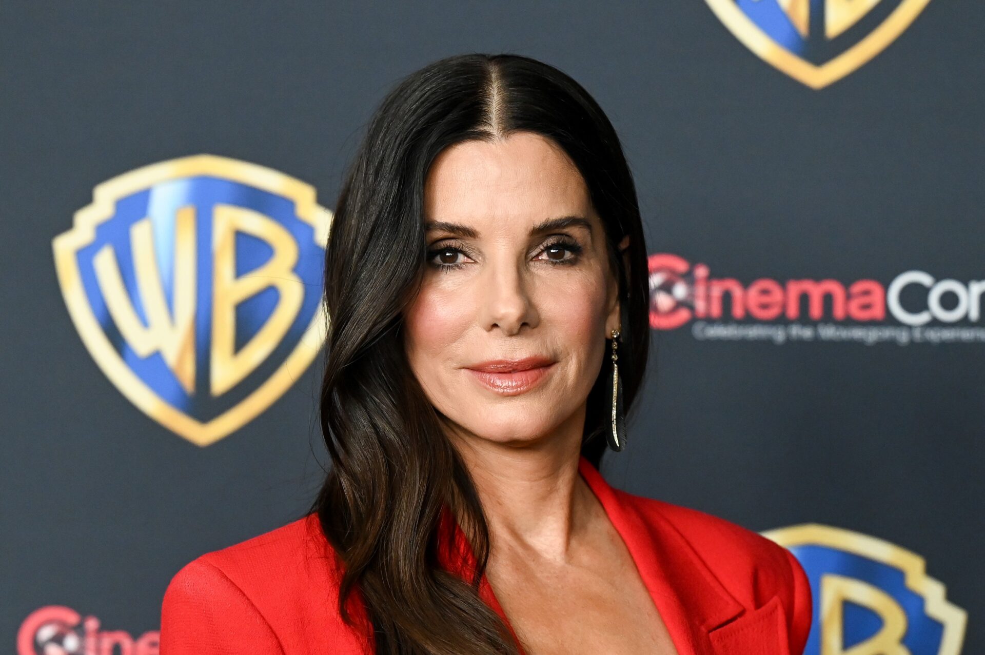 Sandra Bullock compartilha momentos em família e reforça prioridade aos filhos