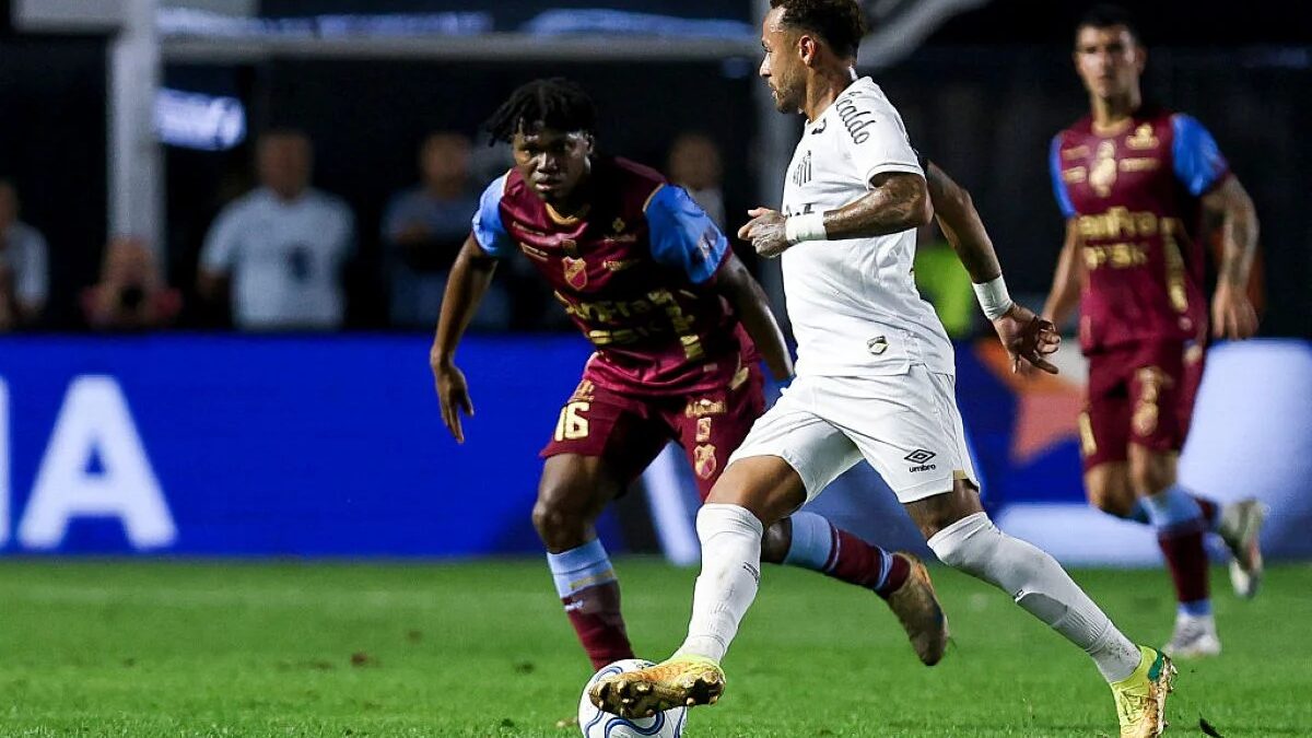 Santos vence Macará de virada com gols de Gabigol e assistência de Neymar na Sul-Americana