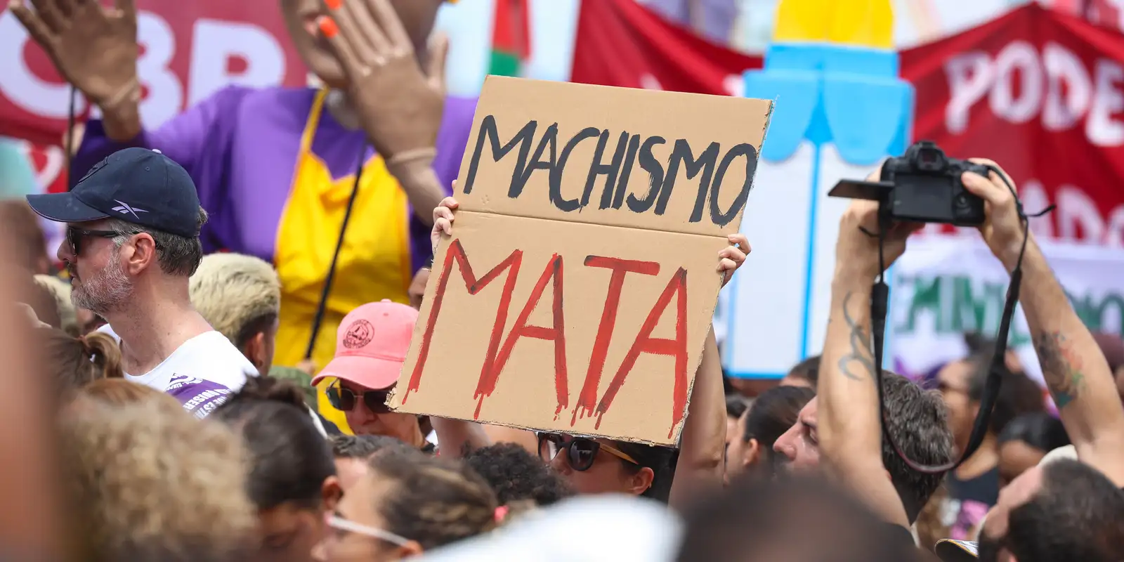 Sobrecarga doméstica aumenta vulnerabilidade de mulheres à violência, afirmam especialistas