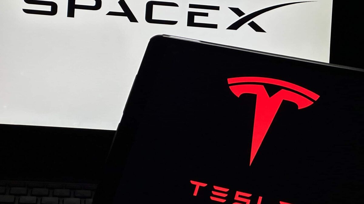 SpaceX investe R$ 1,5 bilhão em baterias Tesla para expansão de IA em 2026