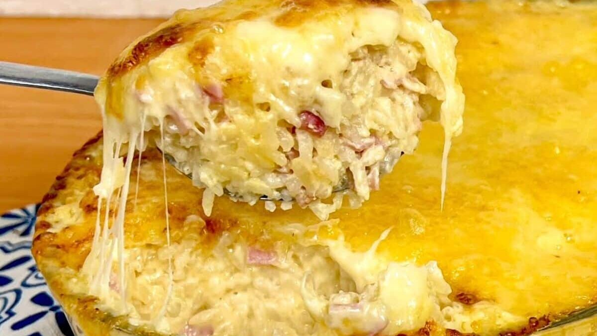 Surpreenda sua família com um delicioso arroz de forno recheado e gratinado