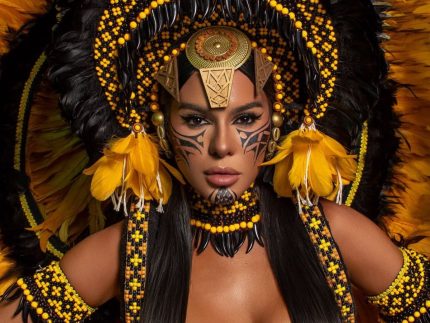 Tàmires Assîs brilha como cunhã-poranga no Festival de Manaus com lenda indígena